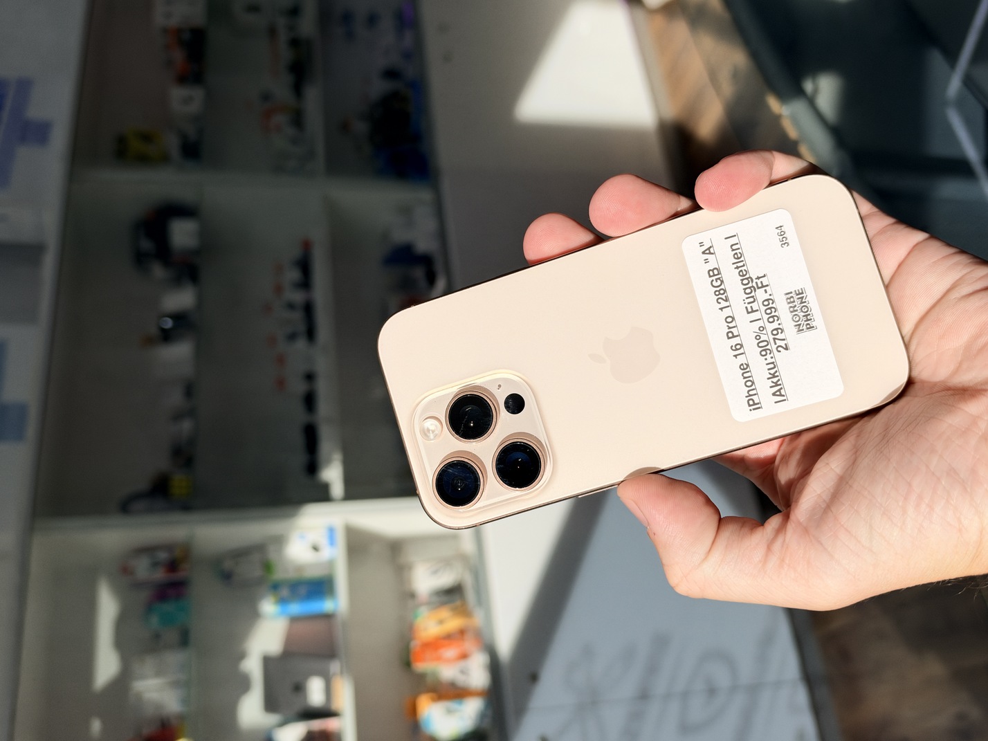 iPhone 16 Pro 128 GB, Újszerű állapot – a konkrét eladó készülék fotója